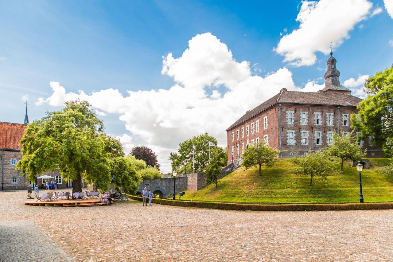 Landgoed Kasteel Limbricht Bed & Breakfast Dış mekan fotoğraf